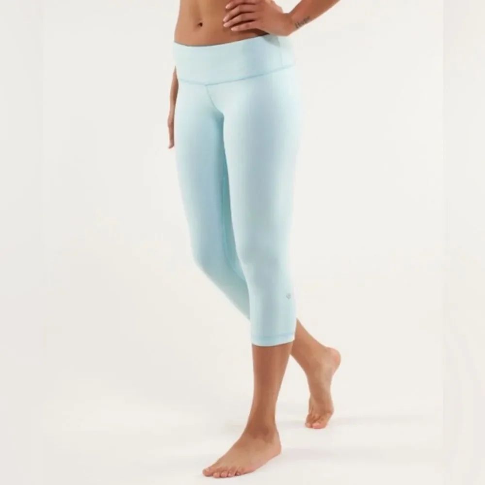Lululemon Wunder Under Crop Reversible Legging Beach Blanket Blue Sz 8 or Sz 10 - Picture 5 of 17